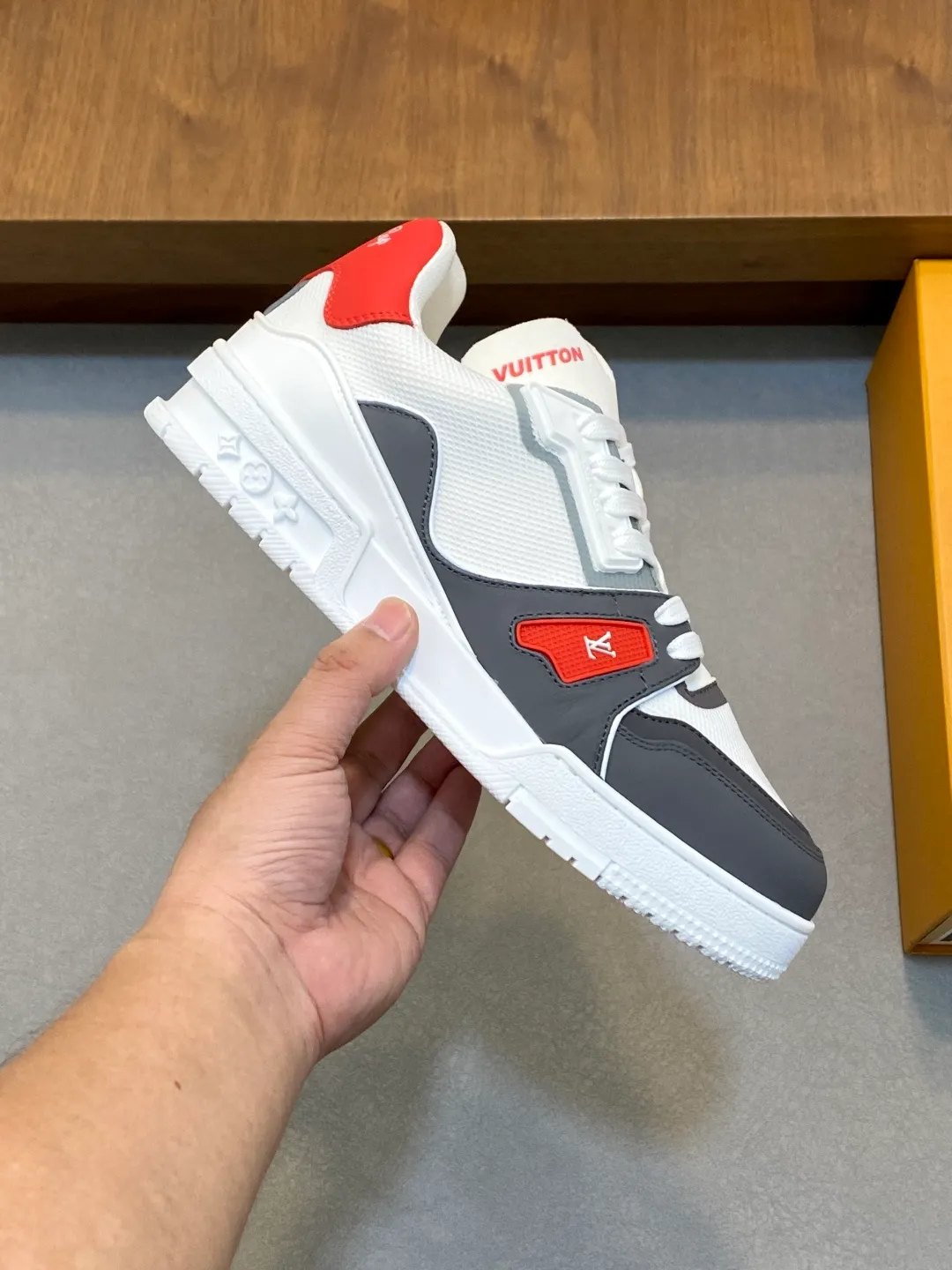Men's shoes 💰900 Loui* Vuitto* - Louis ** donkey house New color matching men's trainer sneakers, this LV Trainer sneaker is made of calfskin and breathable mesh, showing pure colors, the #54 logo on the back traces the brand's birth in 1854, the designer's handwritten brand logo embellishes one side, designed by Virgil Abloh himself, a very commemorative sneaker, the new lv Louis Vuitton loui* vuitto* trainer sneaker low casual sports culture versatile basketball sneakers Size: 39-44 (customized at 38.45)